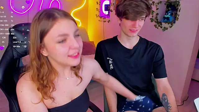 RobertAndLinela online show from January 9, 2025, 11:13 pm