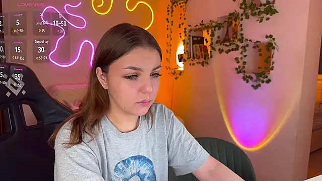 RobertAndLinela online show from November 18, 2025, 5:17 pm