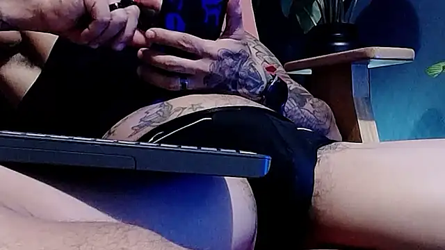 callme douglas online show from April 17, 2026, 2:47 am