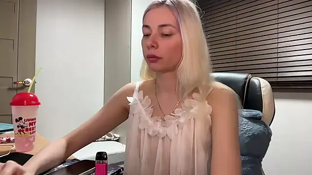 yunasuka online show from January 9, 2025, 12:09 pm