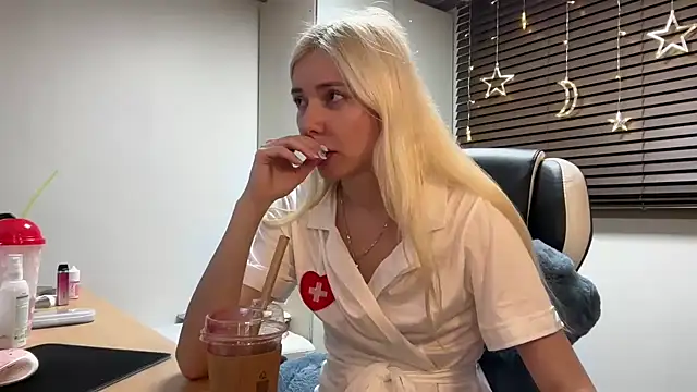 yunasuka online show from January 17, 2025, 6:44 pm