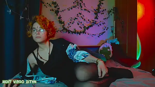 Snapshot of TrickyKitsune chatting on March 7, 2025, 3:49 pm TrickyKitsune online show from March 7, 2025, 3:49 pm