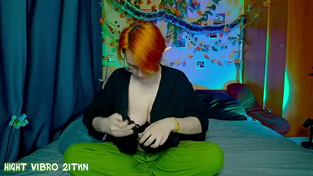 TrickyKitsune online show from December 4, 2025, 1:31 pm