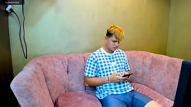 Warning Boy online show from December 23, 2024, 11:39 pm