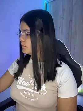 pretty angela1 online show from April 4, 2026, 12:42 am