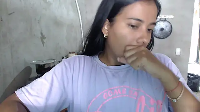 Coral0403 online show from March 2, 2025, 4:21 pm