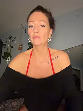 AlessasRoom online show from November 11, 2025, 7:19 am