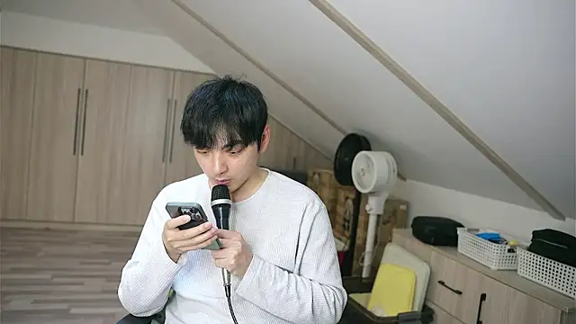 chinalover4199 online show from April 8, 2026, 5:18 am