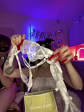 Snapshot of SOFYandMIKE chatting on February 5, 2026, 6:34 pm SOFYandMIKE online show from February 5, 2026, 6:34 pm