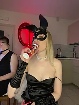 Snapshot of SOFYandMIKE chatting on March 14, 2026, 7:52 pm SOFYandMIKE online show from March 14, 2026, 7:52 pm