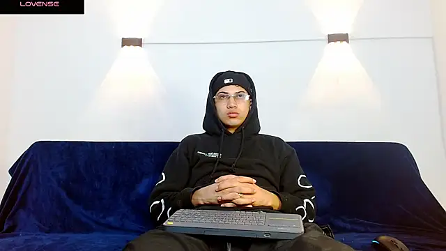 Br4ndxpimm online show from October 22, 2025, 1:22 pm