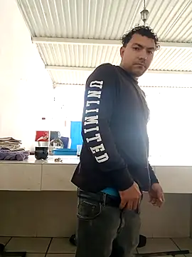 chinoxxx online show from March 4, 2026, 8:37 pm