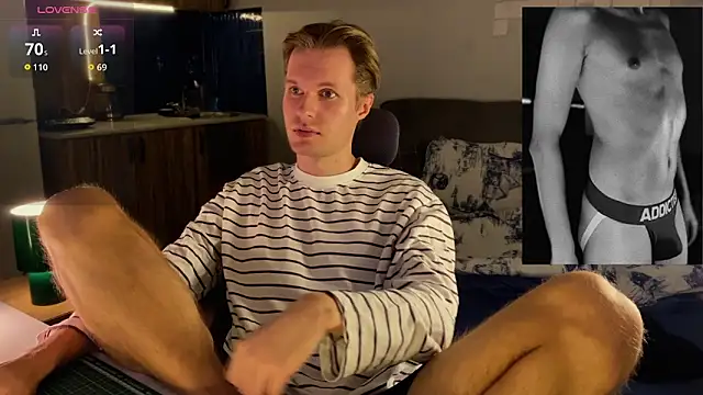 Snapshot of Leonnextdoor chatting on February 15, 2026, 6:59 pm Leonnextdoor online show from February 15, 2026, 6:59 pm