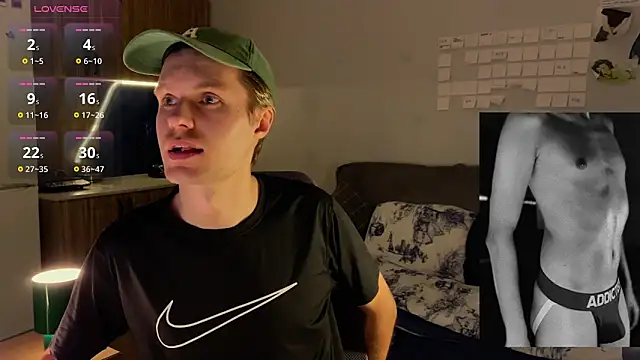 Snapshot of Leonnextdoor chatting on February 22, 2026, 4:27 pm Leonnextdoor online show from February 22, 2026, 4:27 pm