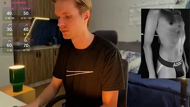 Snapshot of Leonnextdoor chatting on February 23, 2026, 4:32 am Leonnextdoor online show from February 23, 2026, 4:32 am