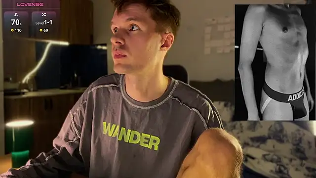 Snapshot of Leonnextdoor chatting on March 12, 2026, 9:32 pm Leonnextdoor online show from March 12, 2026, 9:32 pm