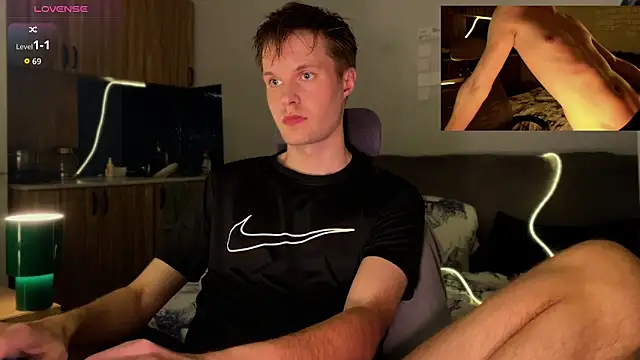 Leonnextdoor online show from April 12, 2026, 8:25 pm