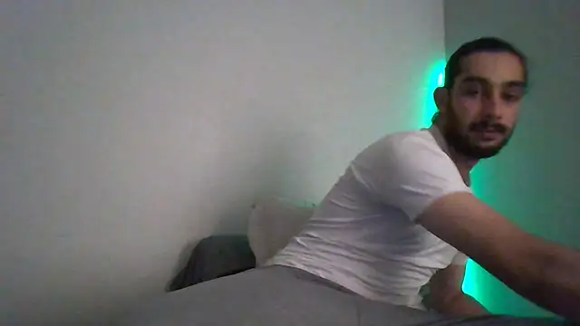 Snapshot of Levi_Latino chatting on October 10, 2025, 11:04 pm Levi Latino online show from October 10, 2025, 11:04 pm