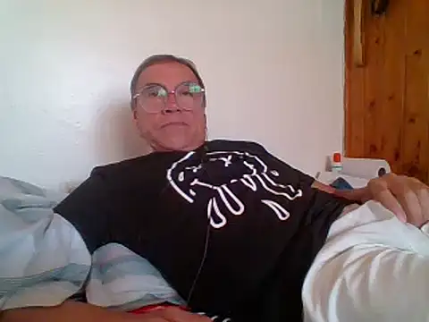 santiagon2015 online show from February 5, 2025, 5:42 pm