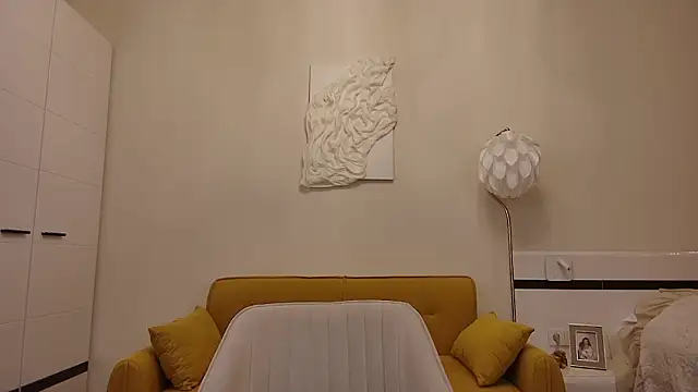 HelenBenit online show from March 5, 2026, 1:34 am