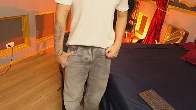 MarcoVitto online show from November 4, 2025, 7:57 pm