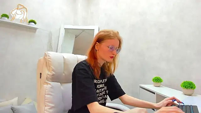 Snapshot of ElizabethHarpper chatting on March 10, 2025, 8:15 am ElizabethHarpper online show from March 10, 2025, 8:15 am