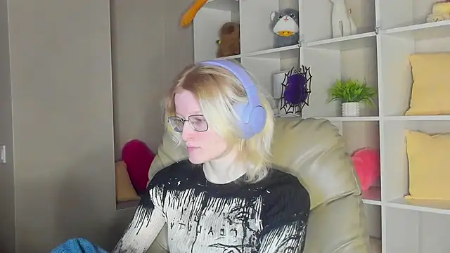 ElizabethHarpper online show from November 2, 2025, 1:19 am