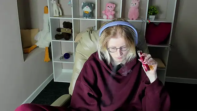 ElizabethHarpper online show from December 19, 2025, 1:01 am