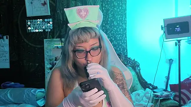 deluxxxeblu online show from January 13, 2026, 3:12 am