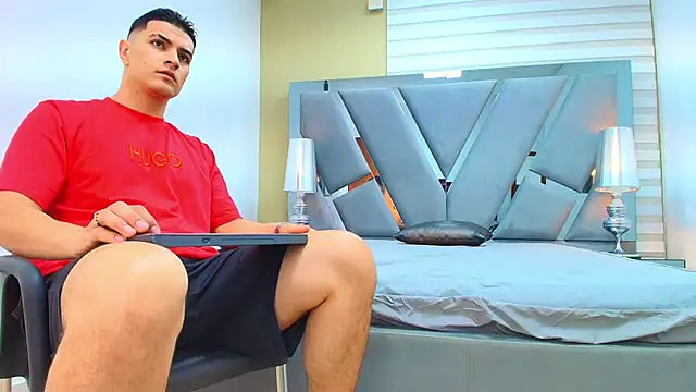 DAVID VICTORIAA online show from March 13, 2026, 1:07 pm