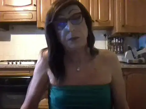 Snapshot of Tiabet chatting on May 15, 2026, 8:27 pm Tiabet online show from May 15, 2026, 8:27 pm