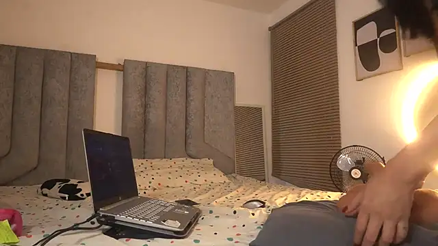 womantall99 online show from November 6, 2025, 5:47 pm