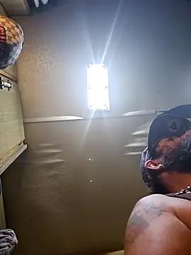 Snapshot of StruggleSnuggles chatting on October 5, 2025, 4:44 am StruggleSnuggles online show from October 5, 2025, 4:44 am