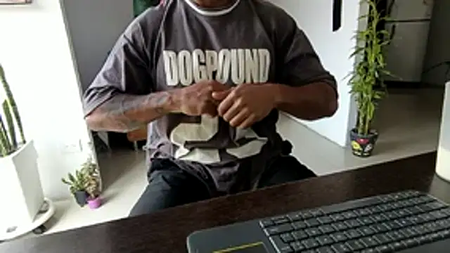 Adam Valenciia online show from December 17, 2025, 6:14 pm