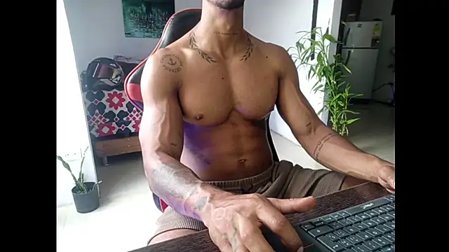 Snapshot of Adam_Valenciia chatting on June 24, 2026, 3:33 pm Adam Valenciia online show from June 24, 2026, 3:33 pm
