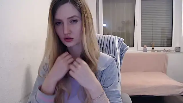 florianikaa online show from February 2, 2025, 8:41 pm