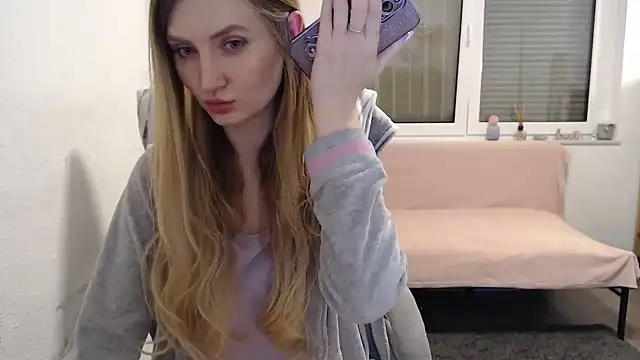 florianikaa online show from February 2, 2025, 11:42 pm