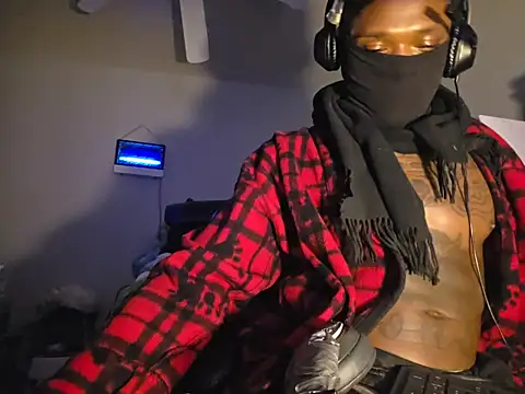 dominatingblacklove online show from April 29, 2026, 1:37 pm