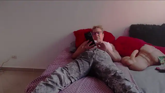 milchanel online show from December 28, 2024, 10:02 pm