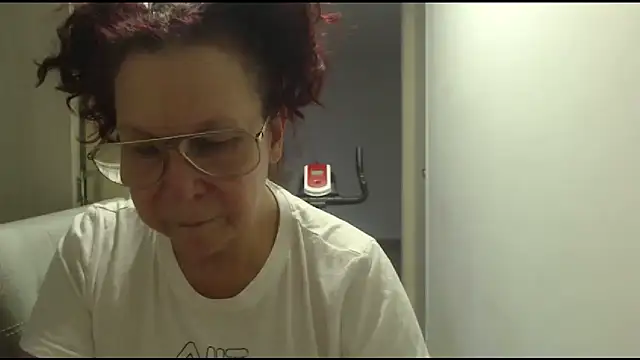 milchanel online show from July 15, 2026, 11:21 pm