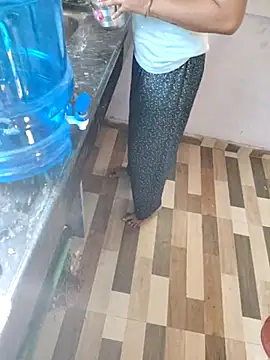 lovelygirl4567 online show from March 18, 2025, 4:37 am