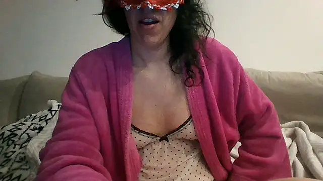 couple-tuga online show from February 16, 2025, 9:48 pm