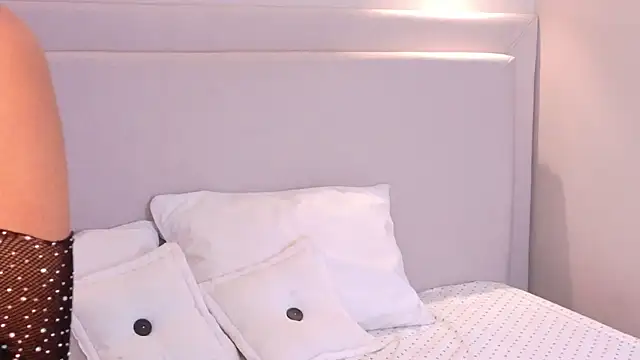 Snapshot of NickyBelmonth chatting on February 21, 2025, 3:21 pm NickyBelmonth online show from February 21, 2025, 3:21 pm