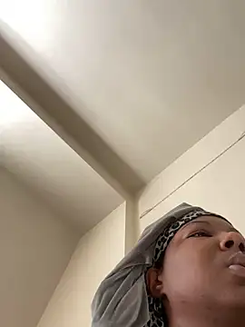 Snapshot of DamnBubbles chatting on January 17, 2025, 8:22 pm DamnBubbles online show from January 17, 2025, 8:22 pm