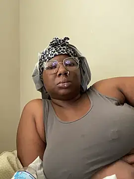 Snapshot of DamnBubbles chatting on March 15, 2025, 4:32 pm DamnBubbles online show from March 15, 2025, 4:32 pm