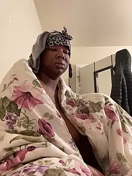 Snapshot of DamnBubbles chatting on March 18, 2025, 10:36 am DamnBubbles online show from March 18, 2025, 10:36 am