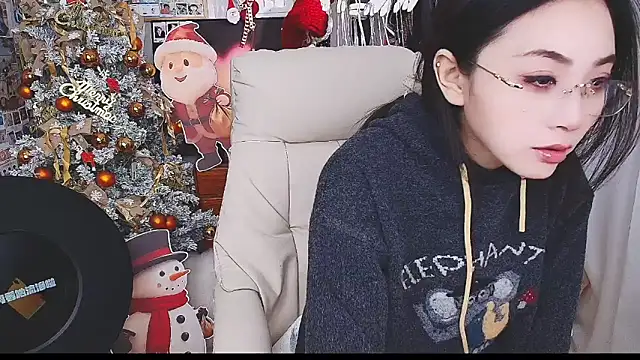 xiaotiantian-76 online show from December 19, 2025, 2:18 am