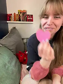 Snapshot of thigh_hi chatting on January 21, 2025, 4:37 pm thigh hi online show from January 21, 2025, 4:37 pm