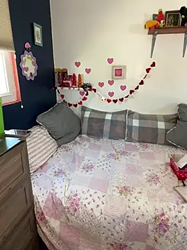 Snapshot of thigh_hi chatting on February 17, 2025, 5:43 pm thigh hi online show from February 17, 2025, 5:43 pm