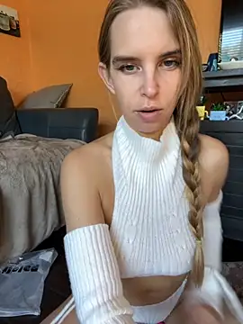 Snapshot of thigh_hi chatting on October 13, 2025, 2:39 pm thigh hi online show from October 13, 2025, 2:39 pm